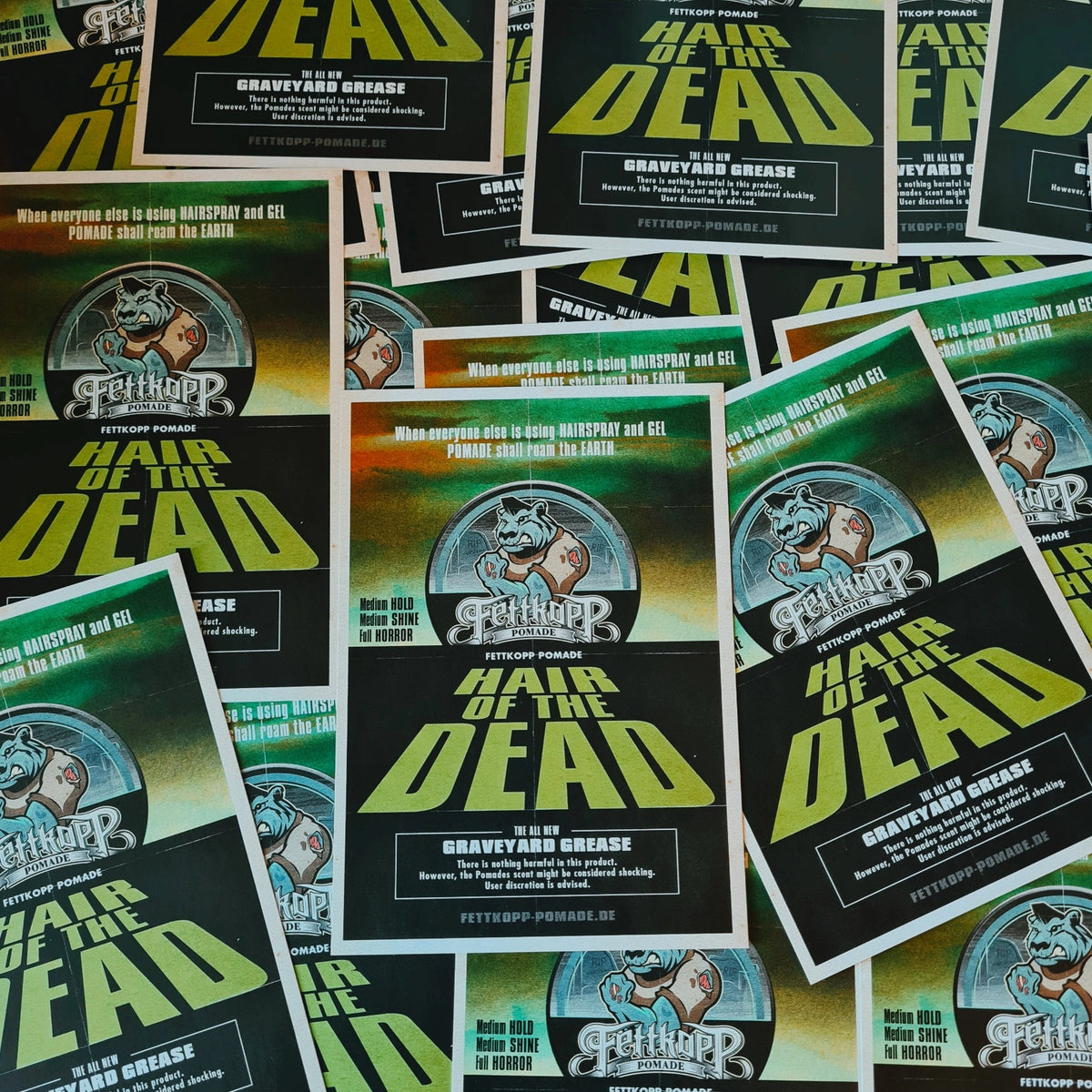 FETTKOPP POMADE Graveyard Grease (medium hold, 51g) mit Poster&Postkarte